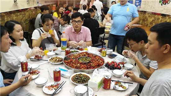 夏日標(biāo)配，小龍蝦盛宴走起！